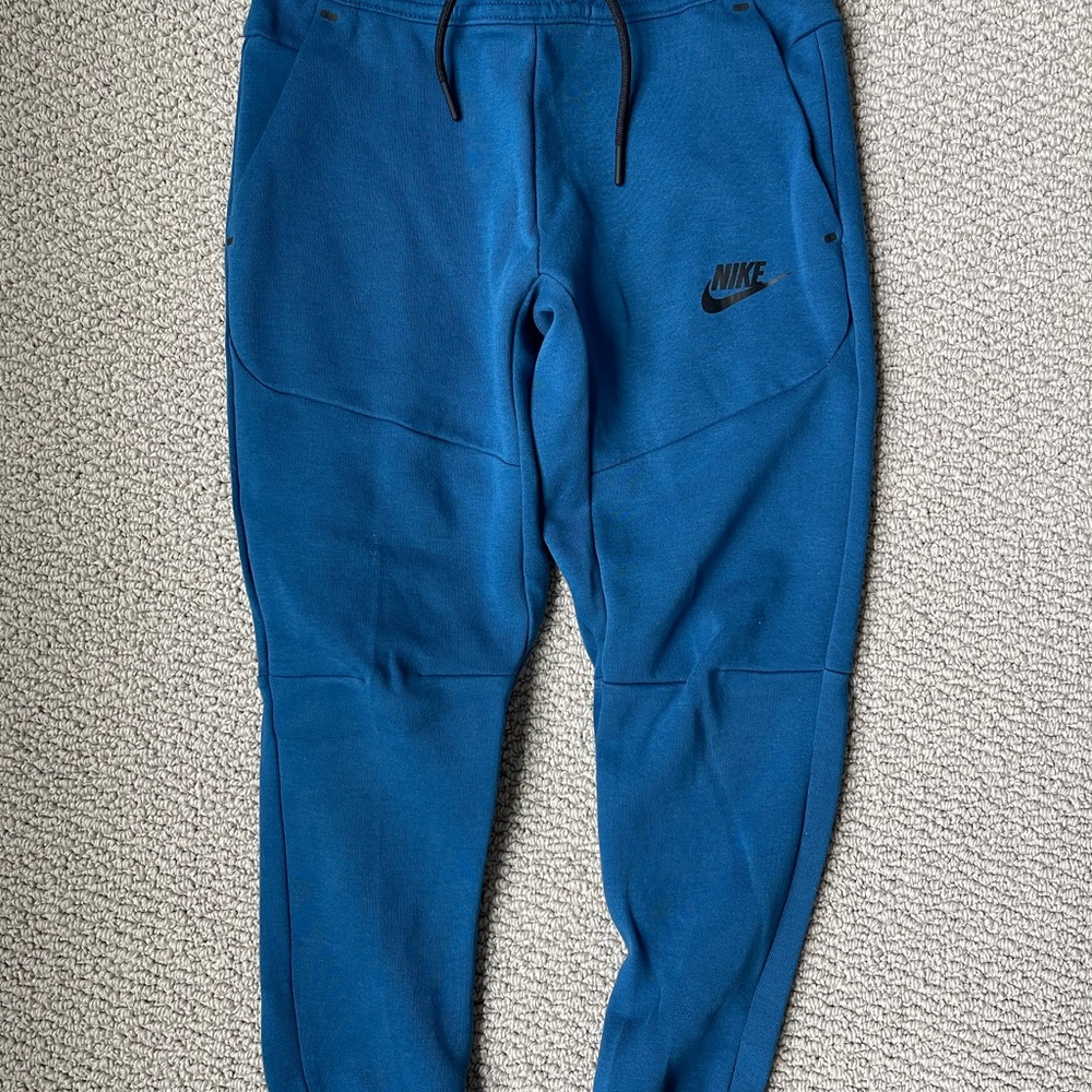Nike Boys Standard Fit Fleece Tech Jogger